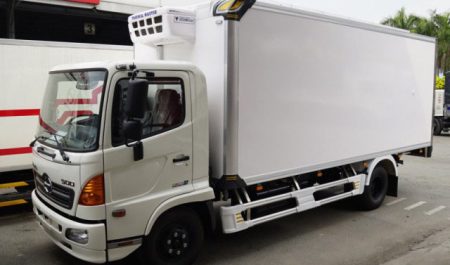 xe-tai-hino-fc-thung-dong-lanh-9