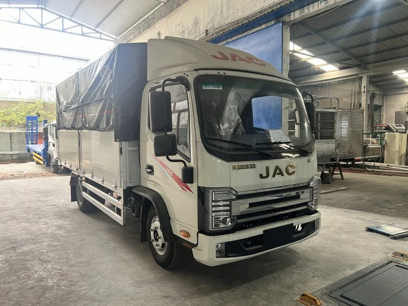 JAC N250 PRO thùng mui bạt nhôm tải 2.5 tấn 4.4m Ngoại thất 1