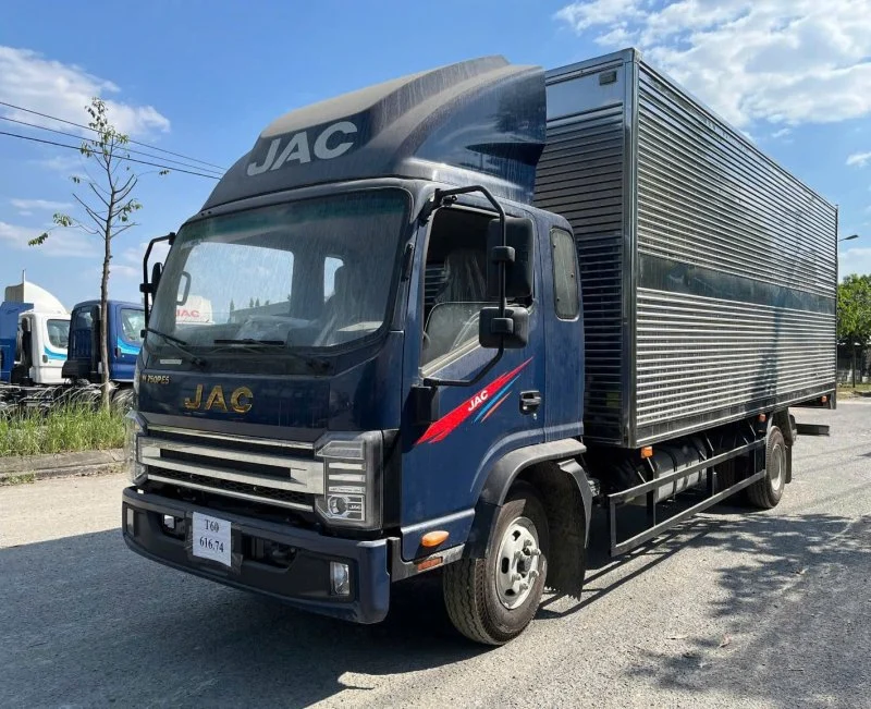 N750 PLUS E5A thùng kín tải 7.3 tấn dài 6.2m