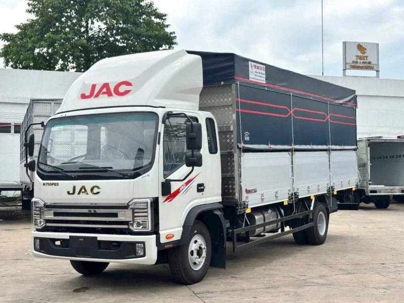 N900 thùng mui bạt tiêu chuẩn 9 tấn dài 7.6m