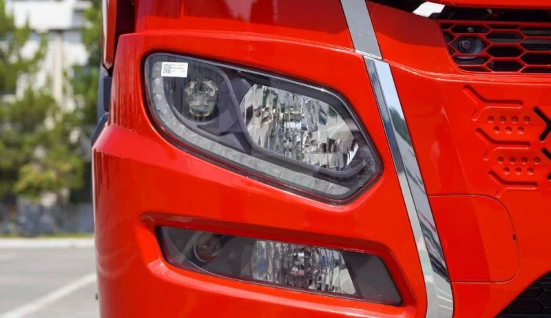 Xe tải Dongfeng X3 180HP thùng container nhập khẩu 10m Ngoại thất 2