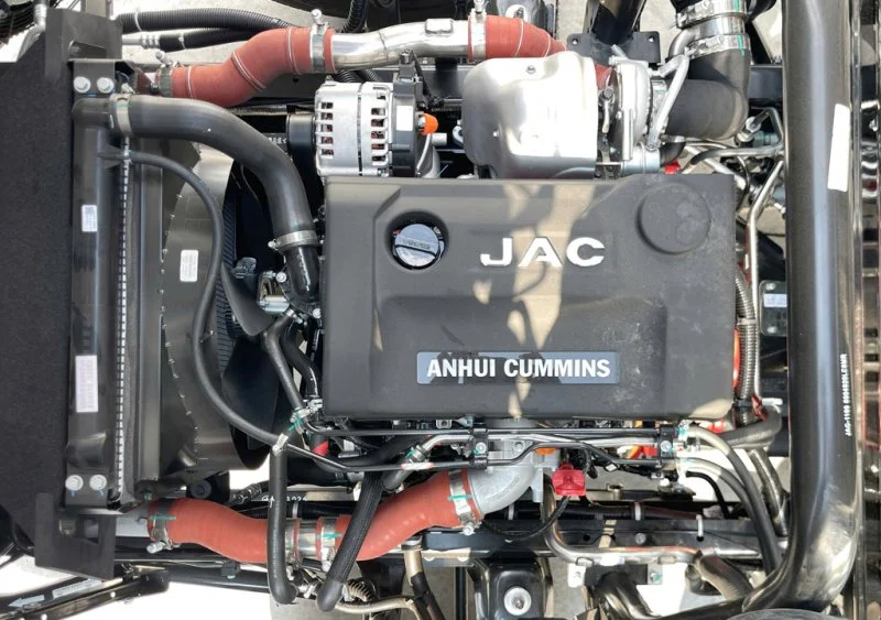 JAC N350 SL thùng kín tải 3.4 tấn dài 6.2m Động cơ 1