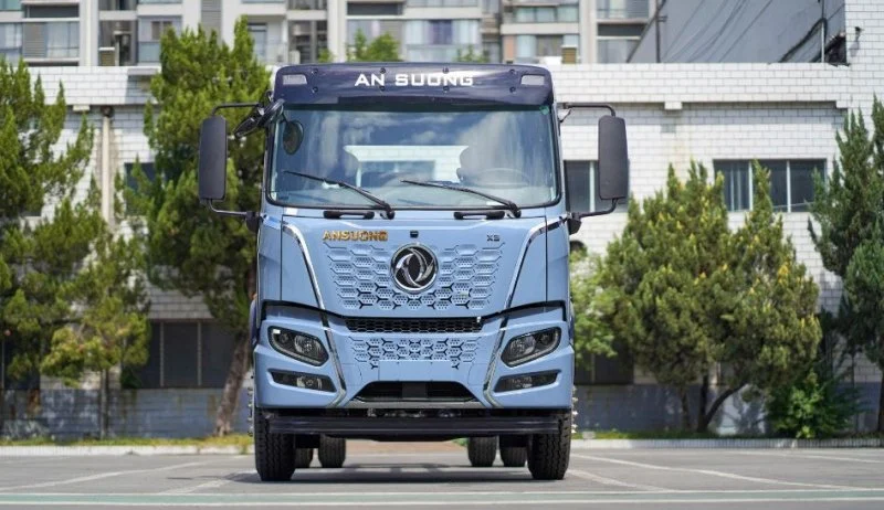 Xe tải Dongfeng X3 180HP thùng container nhập khẩu 10m Ngoại thất 6