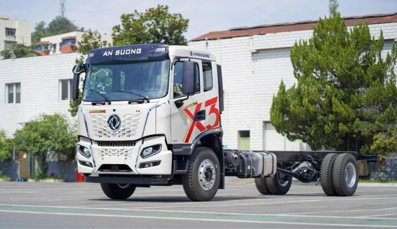 Xe tải Dongfeng X3 180HP thùng container nhập khẩu 10m Động cơ 1