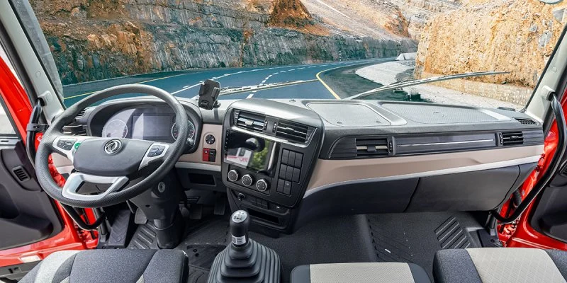 Xe tải Dongfeng X3 180HP thùng container nhập khẩu 10m Nội thất 1