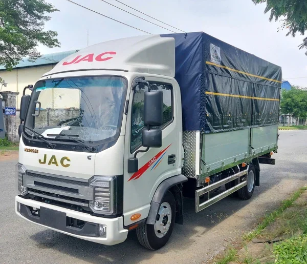 JAC N250 PRO thùng mui bạt nhôm tải 2.5 tấn 4.4m