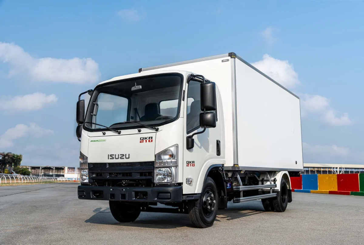 Xe tải ISUZU – QLR77FE5 – Cabin Sát-xi Ngoại thất 6
