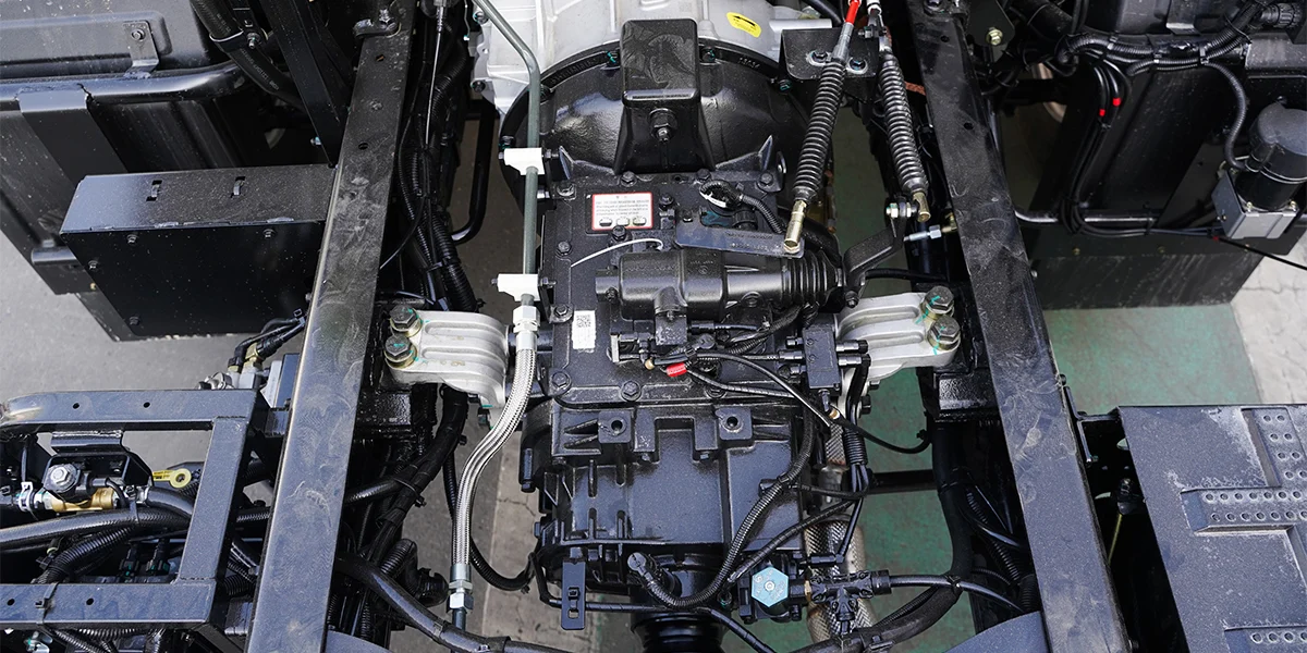 Xe tải Dongfeng X1 thùng container 7m 180HP tải trọng 9.1 tấn Động cơ 2