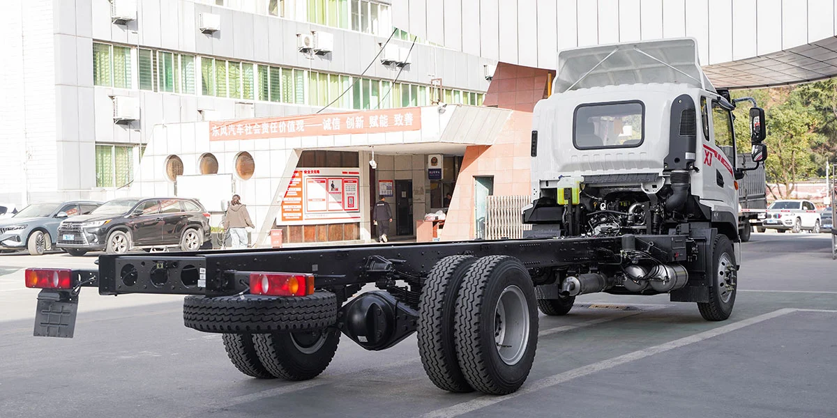 Xe tải Dongfeng X1 thùng container 7m 180HP tải trọng 9.1 tấn Động cơ 4