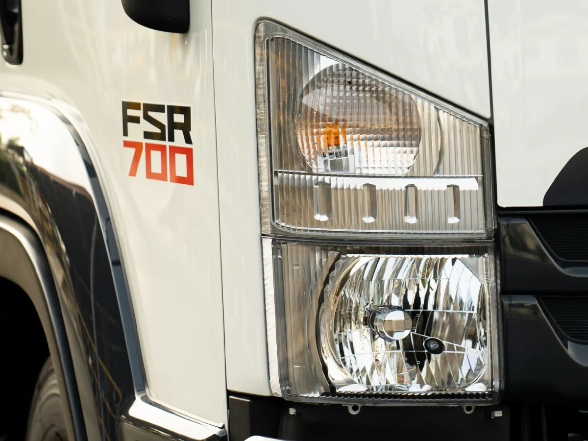 Xe tải ISUZU – FSR90NE5 – Cabin Sát-xi Ngoại thất 2
