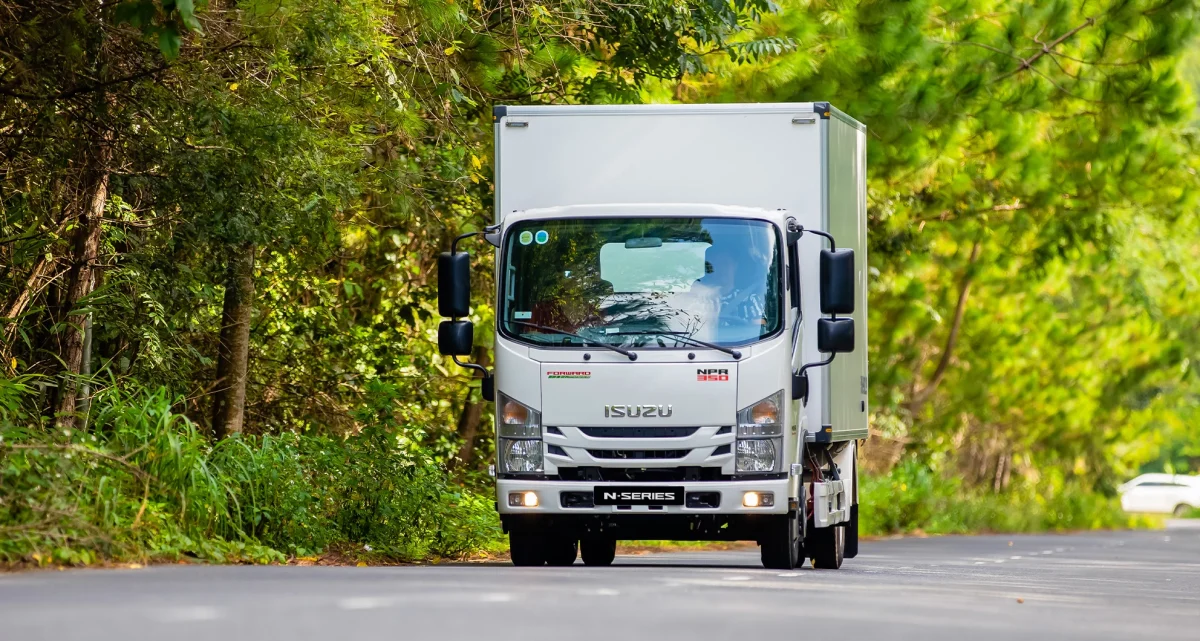 Xe tải ISUZU – NQR75HE5 – Cabin Sát-xi Ngoại thất 5