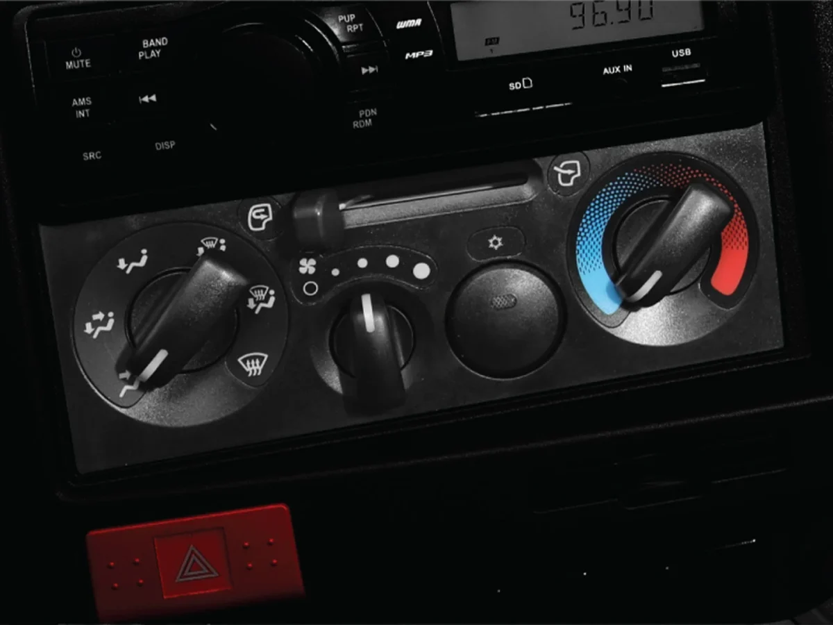 Xe tải ISUZU – QLR77FE5 – Cabin Sát-xi Nội thất 4