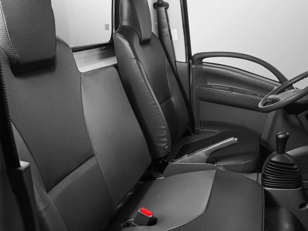 Xe tải ISUZU – QLR77FE5 – Cabin Sát-xi Nội thất 5