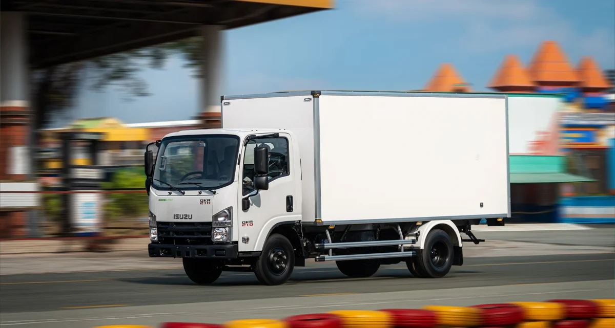 Xe tải ISUZU – QLR77FE5 – Cabin Sát-xi Ngoại thất 1